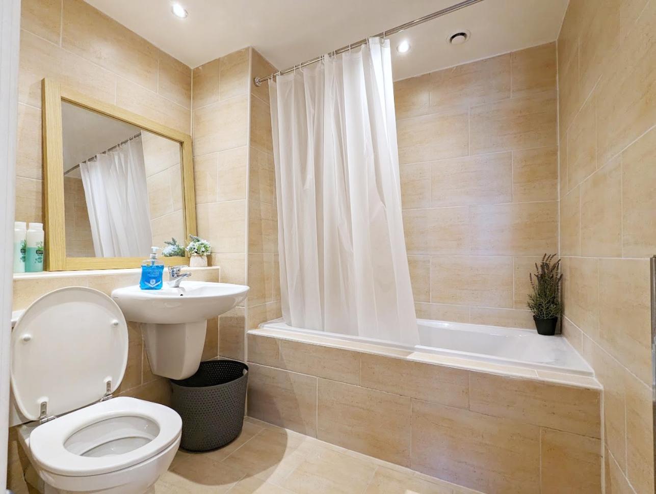 Guest Room In City Centre Near Key Attractions Liverpool Exteriör bild