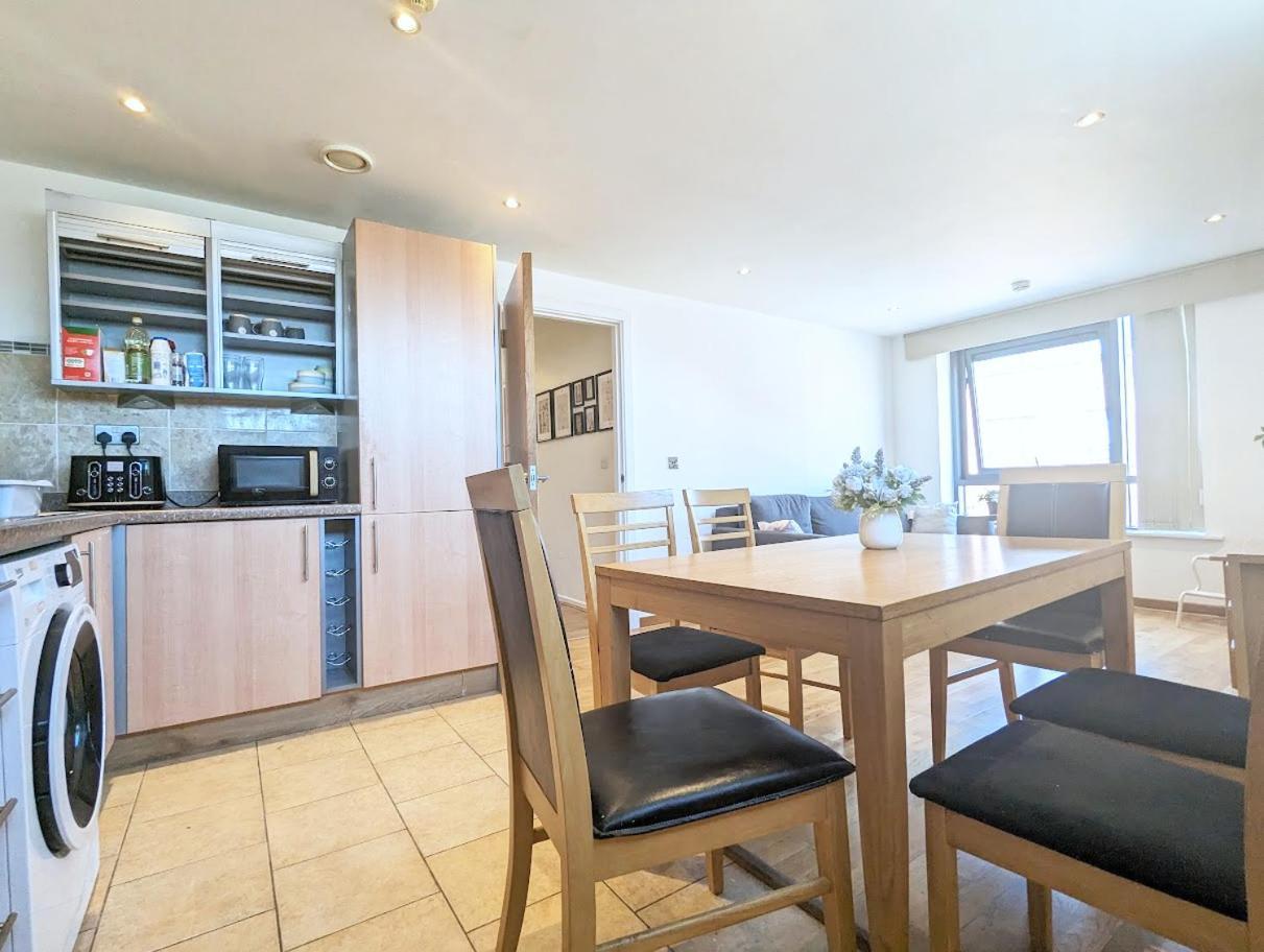 Guest Room In City Centre Near Key Attractions Liverpool Exteriör bild
